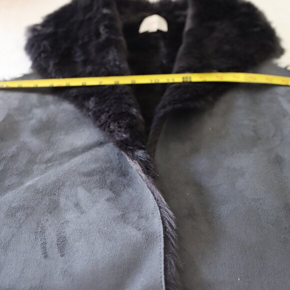 Loft Open Front Faux Leather/Fur Vest Size Medium Grey Outer with Black Faux Fur - Picture 5 of 13